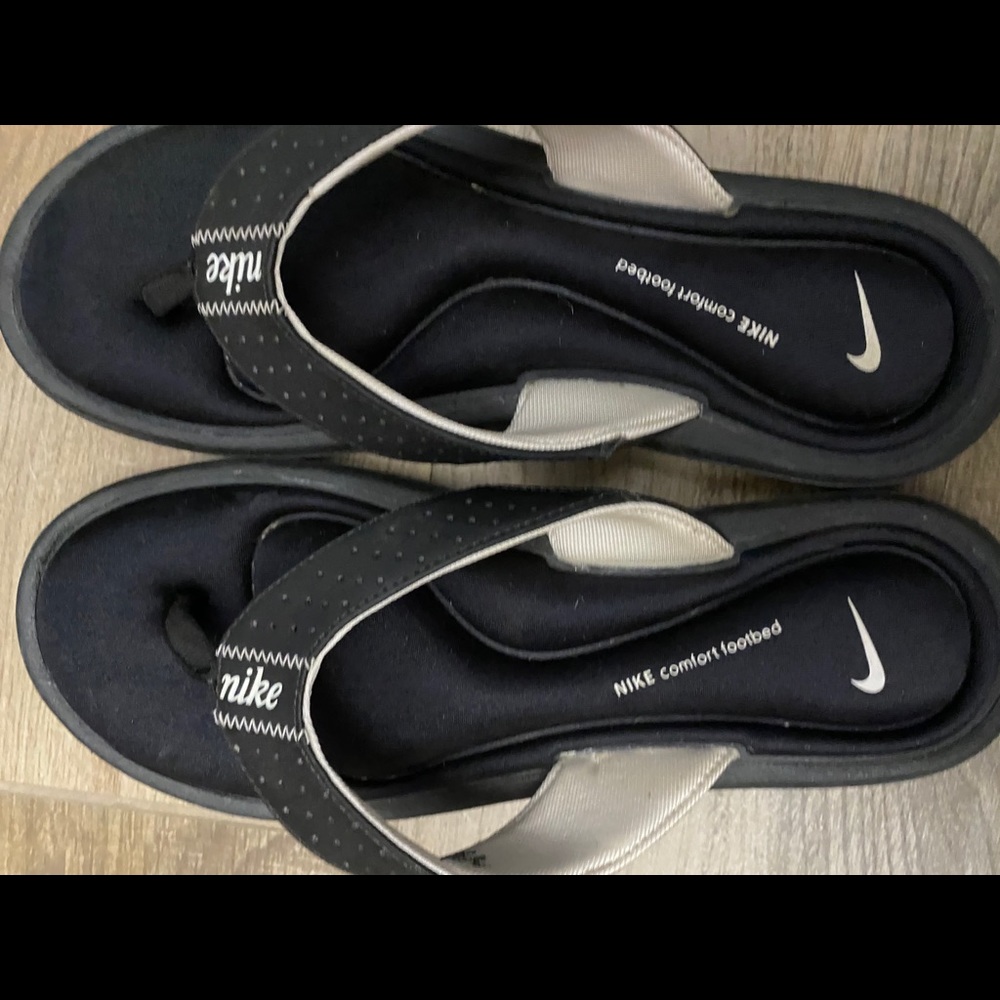Nike memory foam flip flops